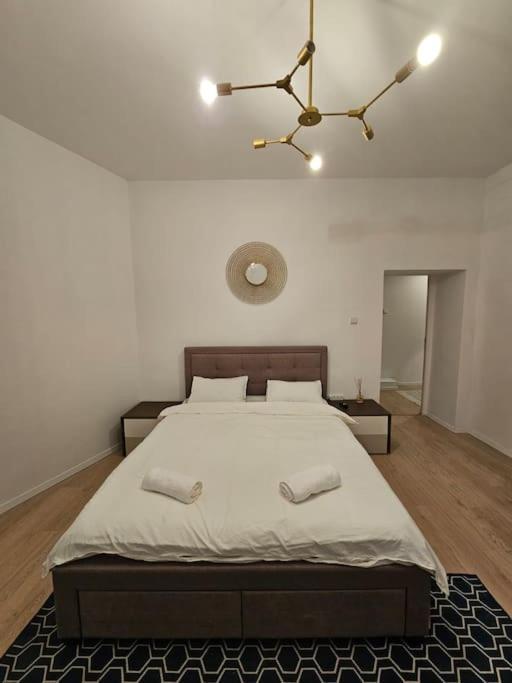 Heart Of City Center 4Br 2Bath 10 Pers ブカレスト エクステリア 写真