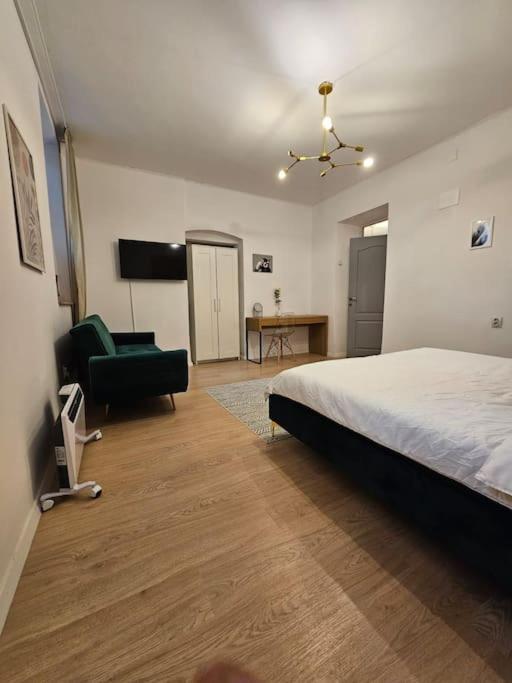 Heart Of City Center 4Br 2Bath 10 Pers ブカレスト エクステリア 写真